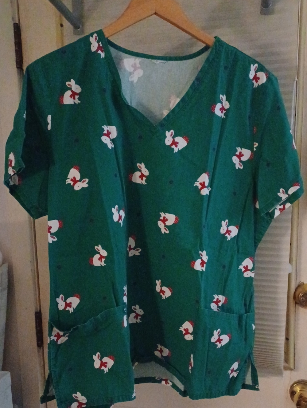 🐇 Bunny Women's Scrub Top  V-Neck Green
